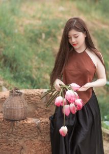 woman holding flowers - scizzorhands